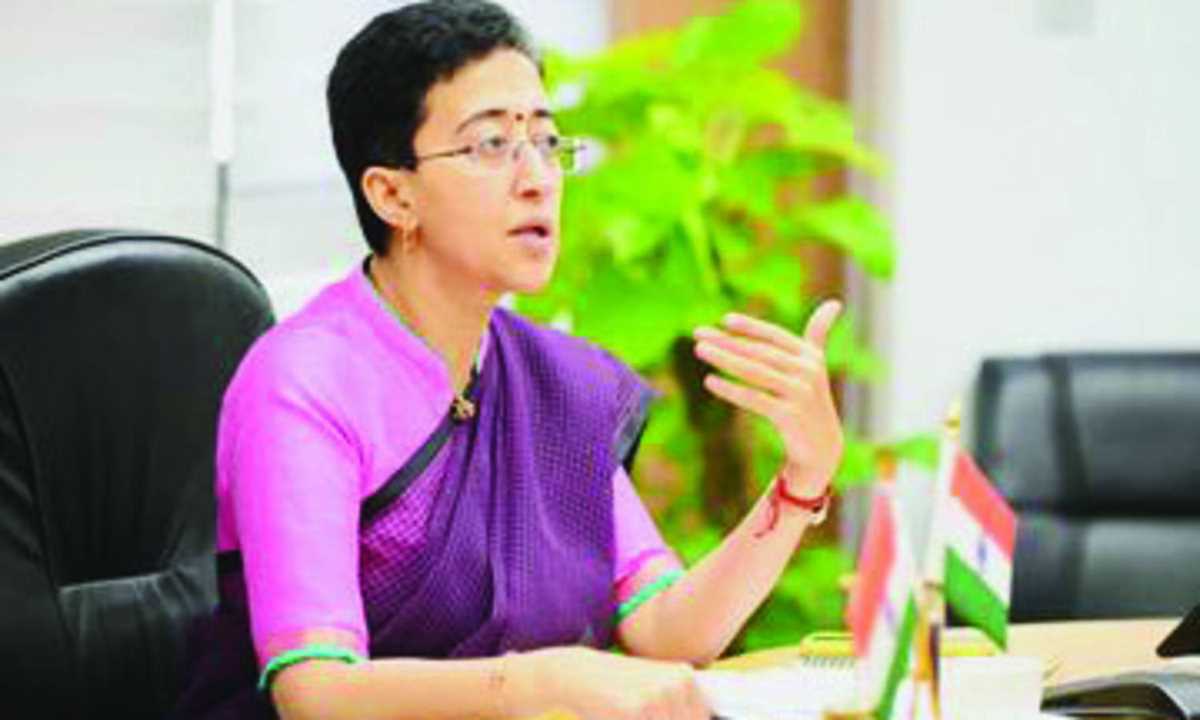 दिल्ली की मंत्री आतिशी ने आफ्टर केयर होम्स से स्नातक करने वाली युवतियों को किया सम्मानित